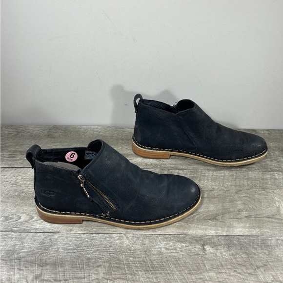 UGG 1008703 Clementine Sheepskin Black Leather Women’s Zip Up Boots Size 9 - Picture 1 of 10